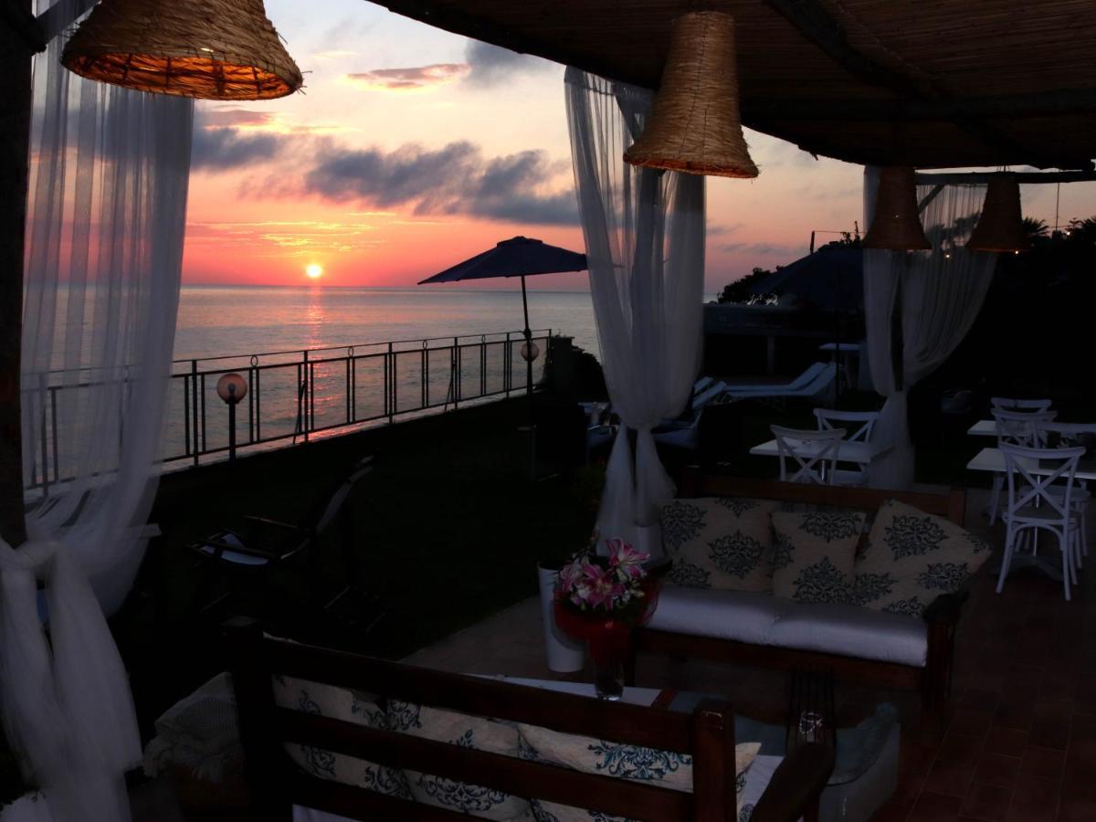 アンツィオ Sunset House Bed & Breakfast エクステリア 写真